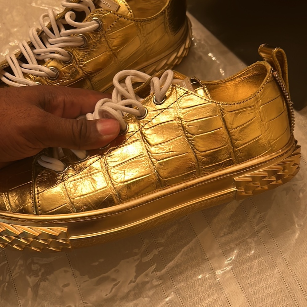 Brand New Golden Embossed Giuseppe Zanotti Men’s Sneakers size 9 - Picture 4 of 7